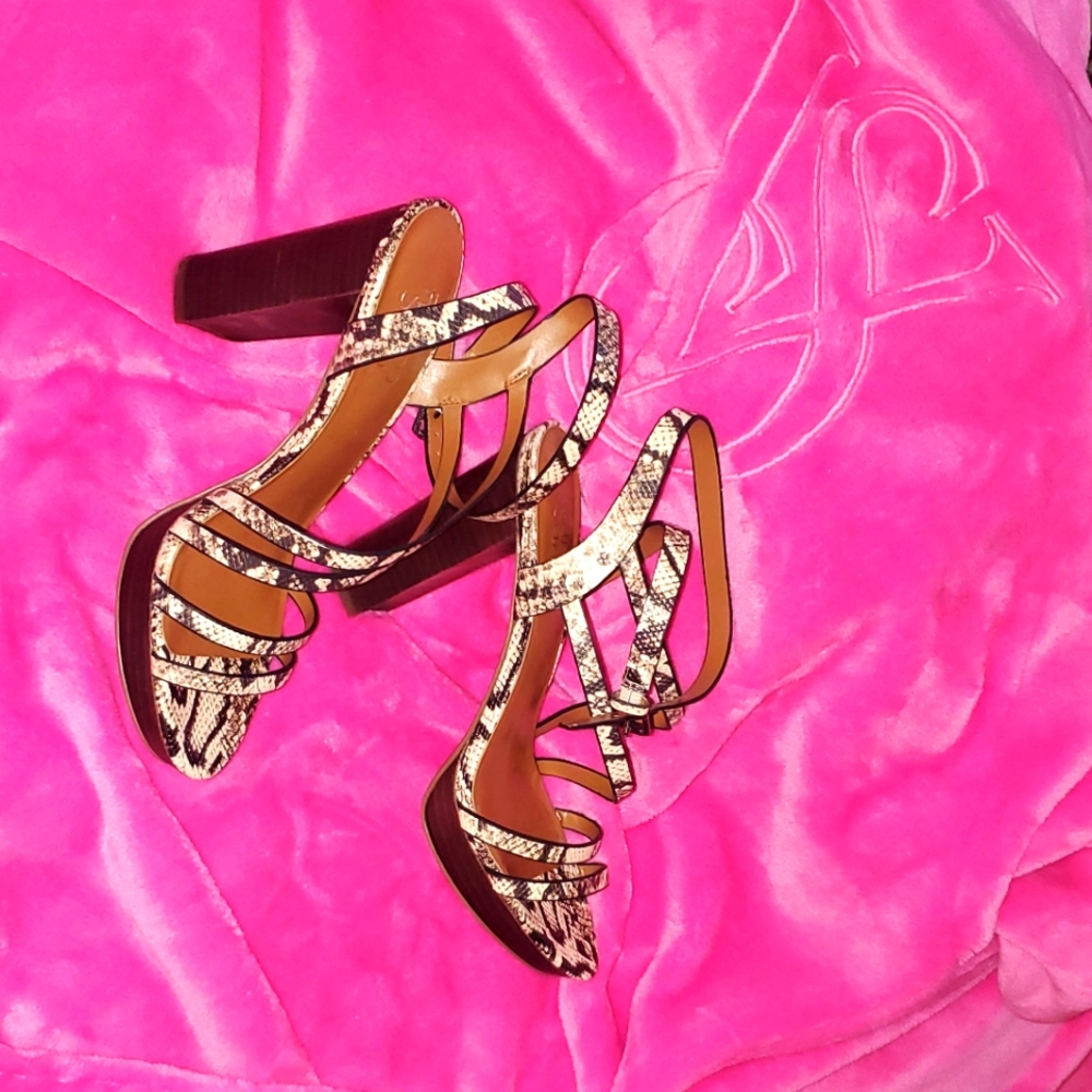 Franco Sarto almost new sandal heel size 8.5 in mint condition
